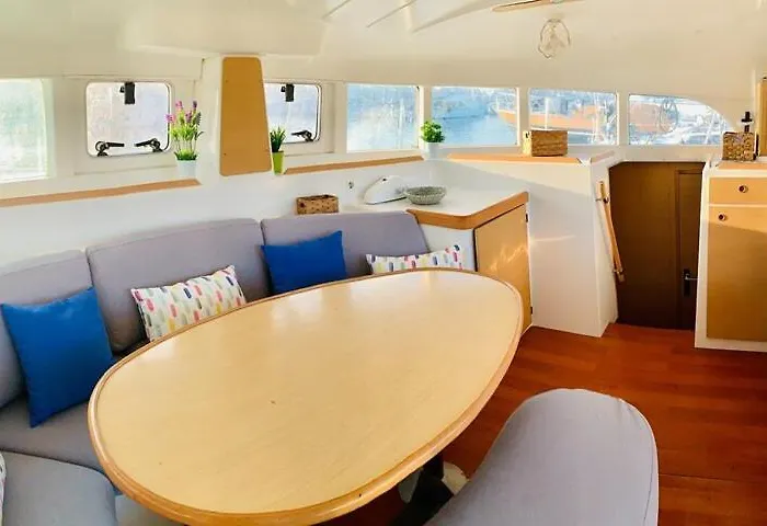 Barco Sobre El Mar Bådhotel *