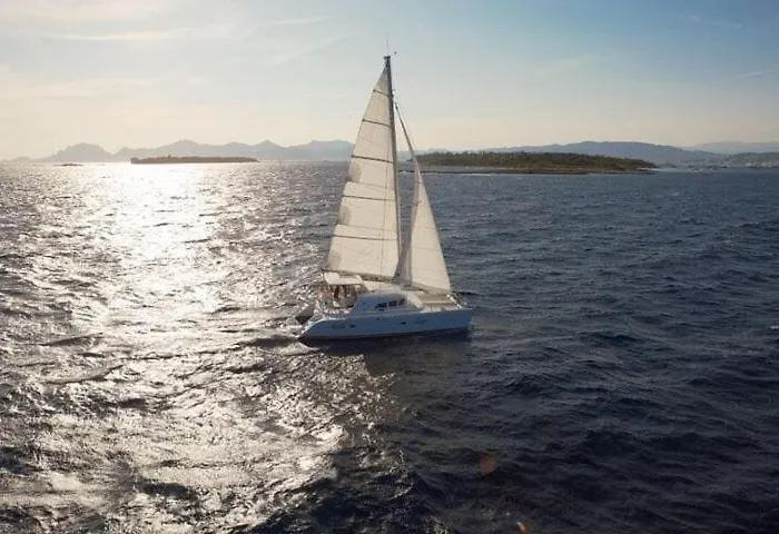 Barco Sobre El Mar Bådhotel