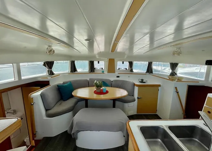 Barco Sobre El Mar Bådhotel *